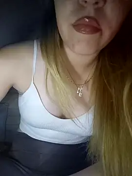 Snapshot of SUSELLAM1 chatting on February 12, 10:38 pm SUSELLAM1 online show from February 12, 10:38 pm