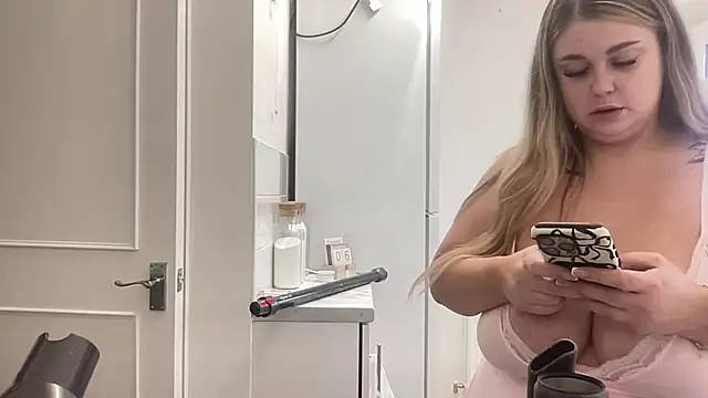 blairbella online show from January 18, 1:51 pm
