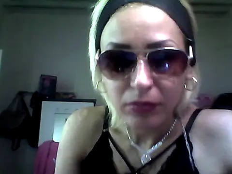 ariana crazzy online show from February 14, 3:26 pm