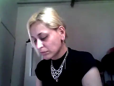 ariana crazzy online show from March 4, 7:32 pm