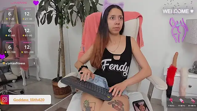 Snapshot of Goddess__Lilith chatting on December 15, 4:18 am Goddess Lilith online show from December 15, 4:18 am