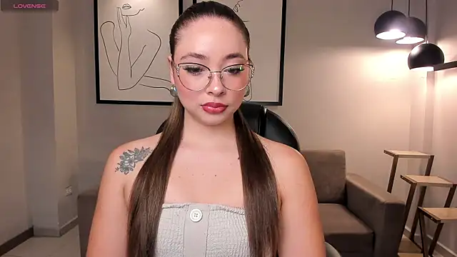 Snapshot of AlinaKravitz chatting on October 29, 12:07 pm AlinaKravitz online show from October 29, 12:07 pm