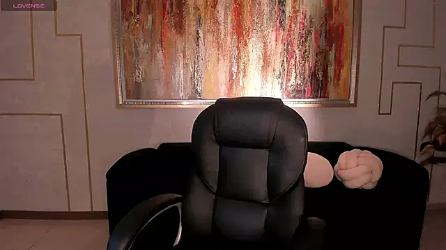 Snapshot of AlinaKravitz chatting on December 18, 11:27 am AlinaKravitz online show from December 18, 11:27 am