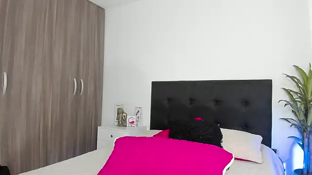 Snapshot of LaylaJewel chatting on March 14, 4:30 pm LaylaJewel online show from March 14, 4:30 pm