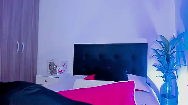 Snapshot of LaylaJewel chatting on March 17, 3:40 pm LaylaJewel online show from March 17, 3:40 pm