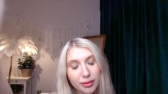 Evacadooo online show from May 29, 2:53 am