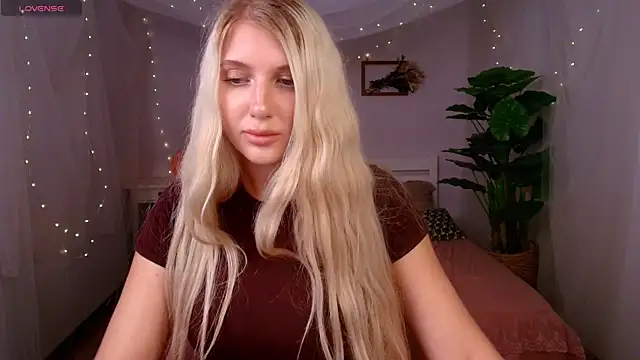 Evacadooo online show from August 4, 2:26 am