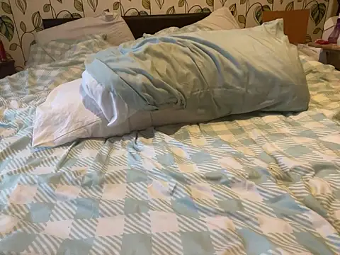 Snapshot of iveedie017 chatting on December 4, 2:37 pm iveedie017 online show from December 4, 2:37 pm