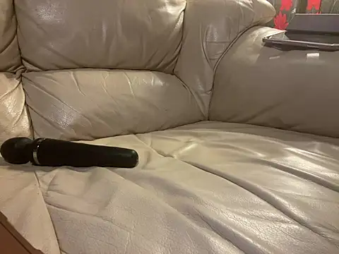 Snapshot of iveedie017 chatting on December 23, 10:44 pm iveedie017 online show from December 23, 10:44 pm