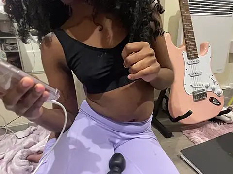 Snapshot of iveedie017 chatting on December 2, 1:22 am iveedie017 online show from December 2, 1:22 am