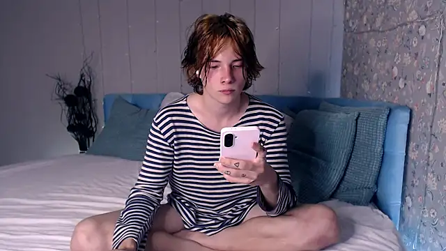 Snapshot of iwillfall chatting on September 20, 8:26 am iwillfall online show from September 20, 8:26 am