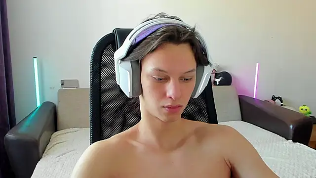 Snapshot of Ostin_meow chatting on February 19, 4:41 am Ostin meow online show from February 19, 4:41 am