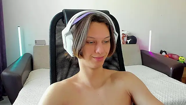 Snapshot of Ostin_meow chatting on February 20, 6:26 am Ostin meow online show from February 20, 6:26 am