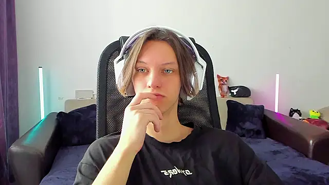 Snapshot of Ostin_meow chatting on February 24, 7:06 am Ostin meow online show from February 24, 7:06 am