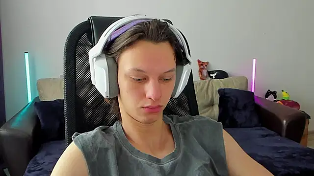 Snapshot of Ostin_meow chatting on February 25, 7:07 am Ostin meow online show from February 25, 7:07 am