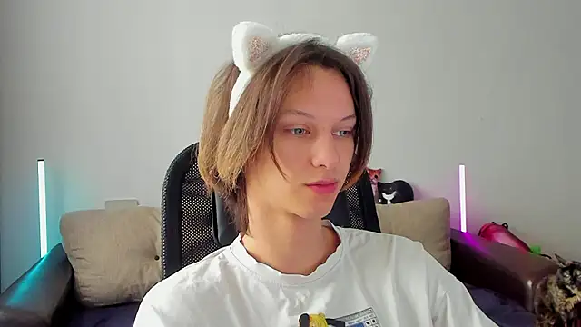 Snapshot of Ostin_meow chatting on March 5, 4:41 am Ostin meow online show from March 5, 4:41 am