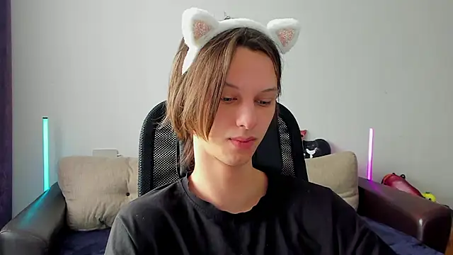 Snapshot of Ostin_meow chatting on March 6, 8:44 am Ostin meow online show from March 6, 8:44 am