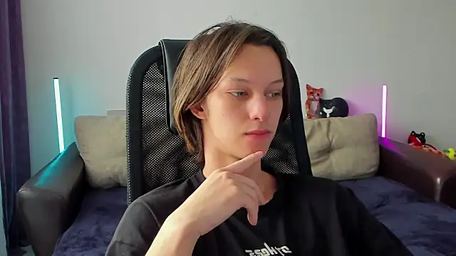 Snapshot of Ostin_meow chatting on March 7, 10:12 am Ostin meow online show from March 7, 10:12 am