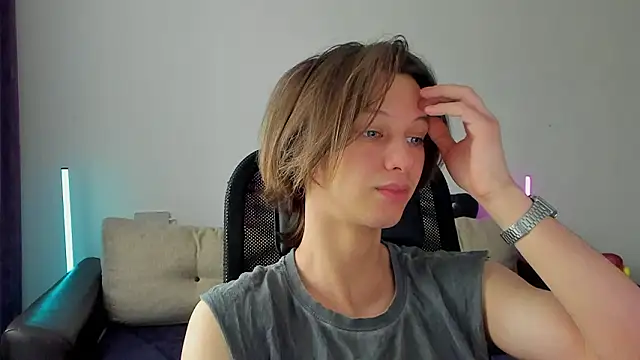 Snapshot of Ostin_meow chatting on March 8, 9:24 am Ostin meow online show from March 8, 9:24 am