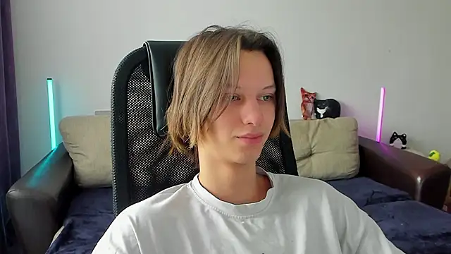 Snapshot of Ostin_meow chatting on March 14, 6:19 am Ostin meow online show from March 14, 6:19 am