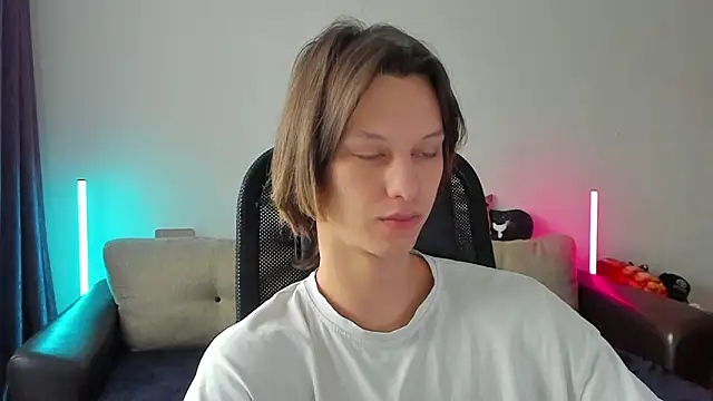 Snapshot of Ostin_meow chatting on March 19, 3:54 am Ostin meow online show from March 19, 3:54 am