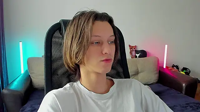 Snapshot of Ostin_meow chatting on March 20, 6:40 am Ostin meow online show from March 20, 6:40 am