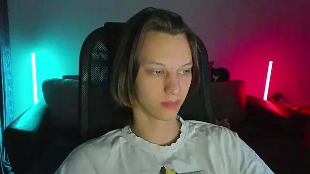 Snapshot of Ostin_meow chatting on April 7, 2:28 pm Ostin meow online show from April 7, 2:28 pm