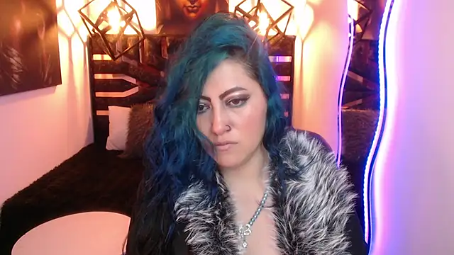 Snapshot of scarleth_blue chatting on April 6, 2:53 am scarleth blue online show from April 6, 2:53 am