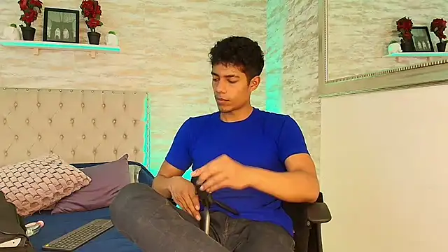 Snapshot of wagz chatting on June 5, 8:25 pm wagz online show from June 5, 8:25 pm