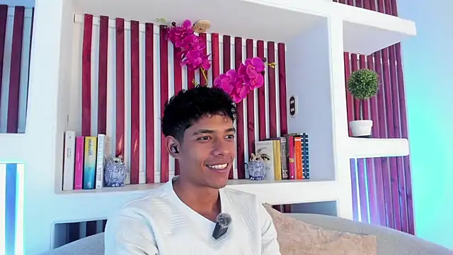 Snapshot of wagz chatting on June 16, 9:39 pm wagz online show from June 16, 9:39 pm