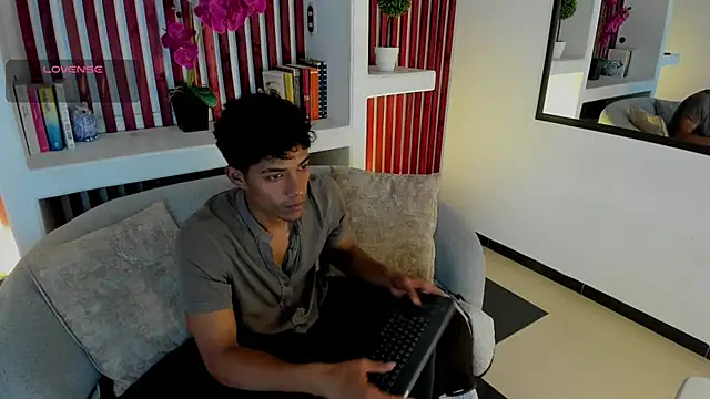 Snapshot of wagz chatting on June 19, 7:50 pm wagz online show from June 19, 7:50 pm