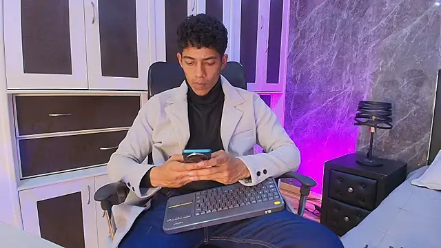 Snapshot of wagz chatting on June 24, 8:52 pm wagz online show from June 24, 8:52 pm