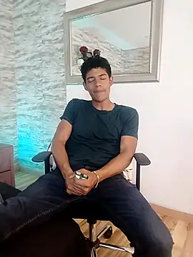 Snapshot of wagz chatting on July 2, 7:53 pm wagz online show from July 2, 7:53 pm