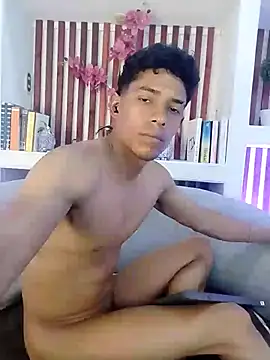 Snapshot of wagz chatting on July 8, 10:14 pm wagz online show from July 8, 10:14 pm