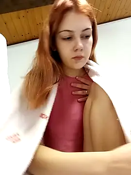 Snapshot of ella_grays chatting on January 6, 4:02 pm ella grays online show from January 6, 4:02 pm