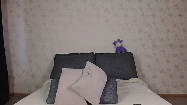 sofiaa here online show from June 16, 12:24 am
