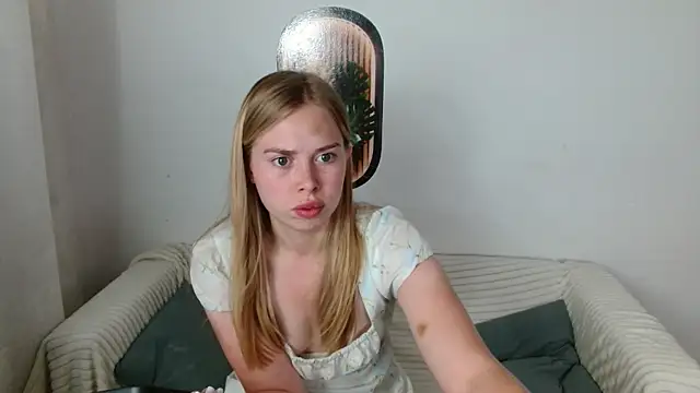 Snapshot of sofiaa_here chatting on June 23, 12:08 am sofiaa here online show from June 23, 12:08 am