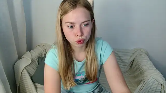 Snapshot of sofiaa_here chatting on July 6, 12:07 am sofiaa here online show from July 6, 12:07 am