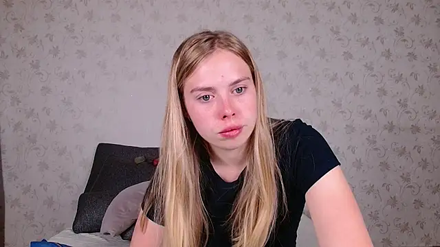 Snapshot of sofiaa_here chatting on July 16, 12:05 am sofiaa here online show from July 16, 12:05 am