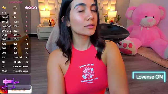 Snapshot of SaraOspinna chatting on December 5, 4:01 pm SaraOspinna online show from December 5, 4:01 pm