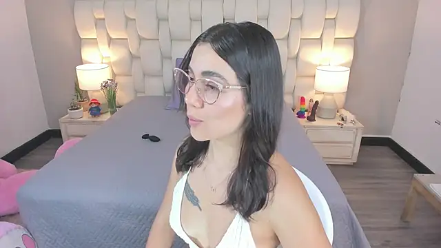 Snapshot of SaraOspinna chatting on December 11, 3:05 pm SaraOspinna online show from December 11, 3:05 pm
