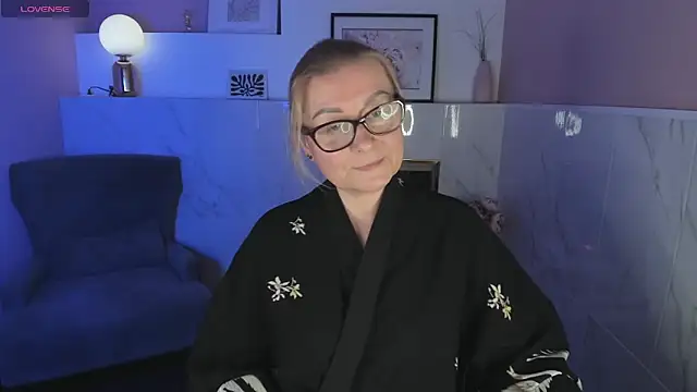 AlexandraKind online show from January 3, 8:11 pm