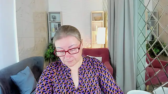 AlexandraKind online show from October 10, 2:05 pm