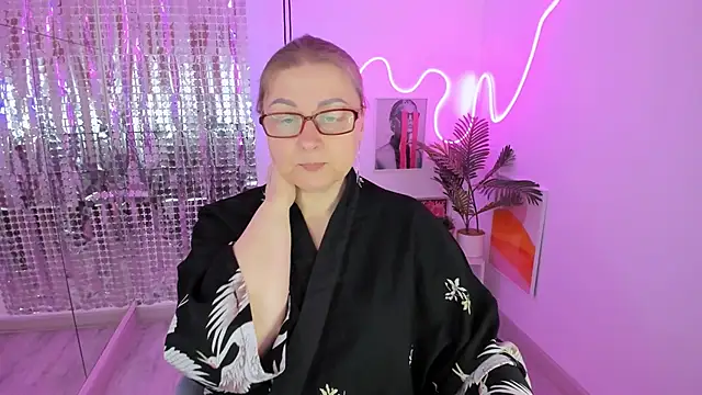 AlexandraKind online show from March 13, 1:40 pm