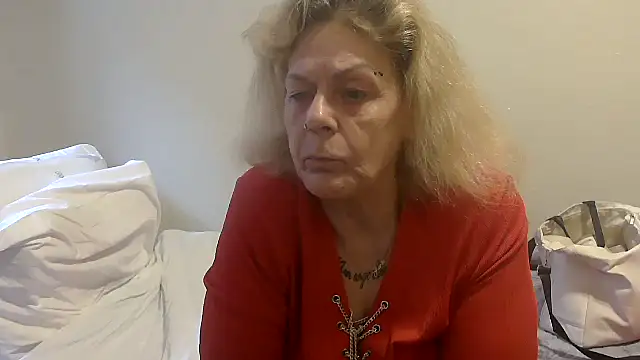 housewife shantie online show from October 3, 10:23 am