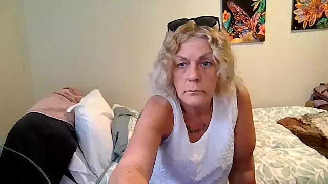 housewife shantie online show from May 10, 1:38 pm