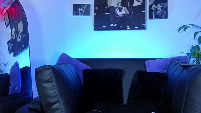 Snapshot of Alisson_Wynter chatting on April 24, 3:42 am Alisson Wynter online show from April 24, 3:42 am