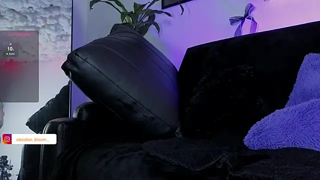 Snapshot of Alisson_Wynter chatting on June 18, 9:14 am Alisson Wynter online show from June 18, 9:14 am