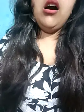 Love-Veronica online show from May 11, 6:05 pm