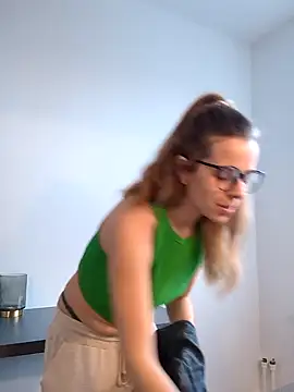 Snapshot of TerrasWildlife chatting on February 20, 4:14 pm TerrasWildlife online show from February 20, 4:14 pm